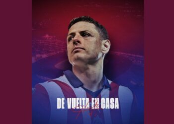 Es oficial: Chicharito regresa a Chivas