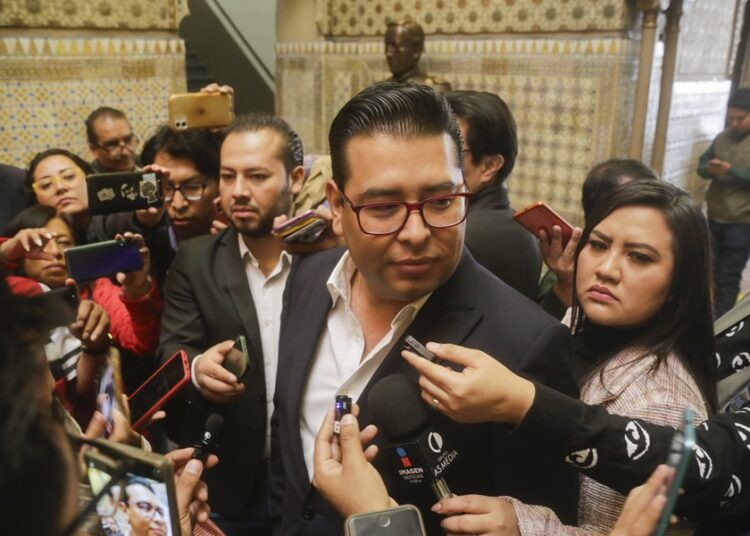 Néstor Camarillo va por candidatura del PRI al Senado