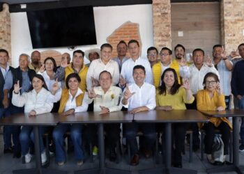 ERP recibe del PRD constancia de candidato a gubernatura de Puebla