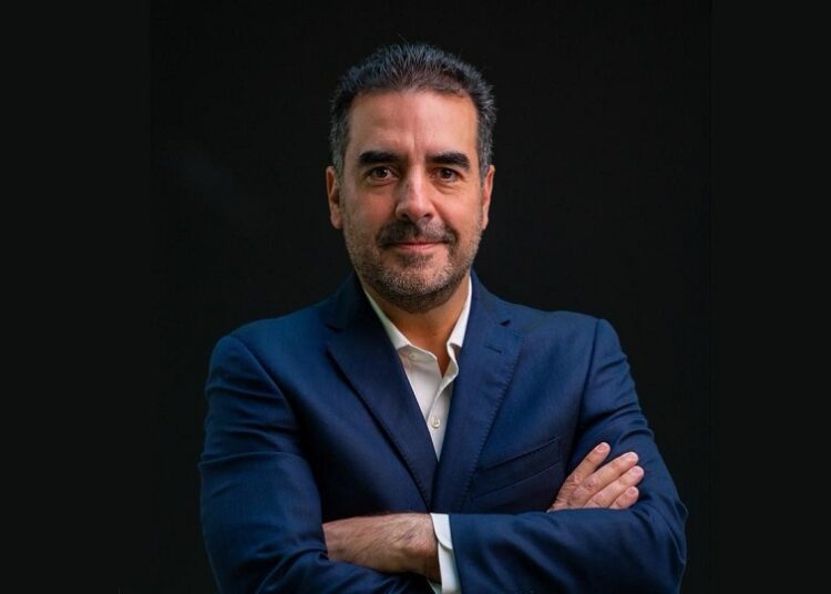 Fernando Méndez asume presidencia de AMEDIRH
