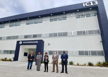 Lilia Cedillo entrega nuevo edificio a posgrado de Microbiología