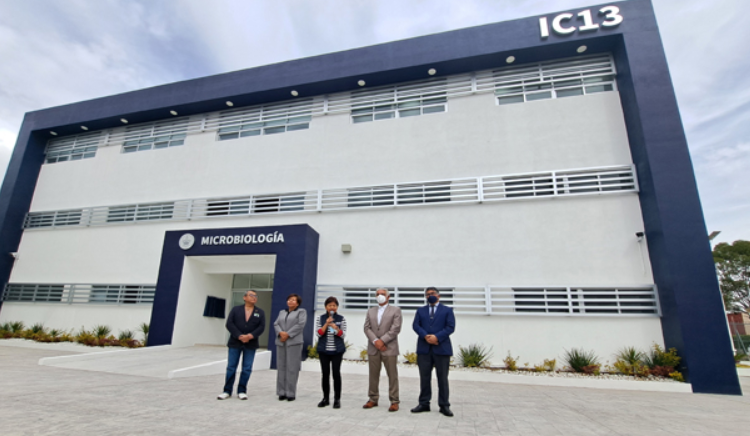 Lilia Cedillo entrega nuevo edificio a posgrado de Microbiología