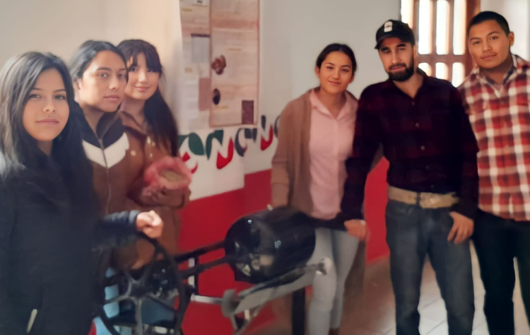 Con motor de lavadora, estudiantes del IEDEP crean tostadora de café