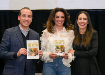 Riestra presenta el libro Con la frente en alto de Lourdes Mendoza