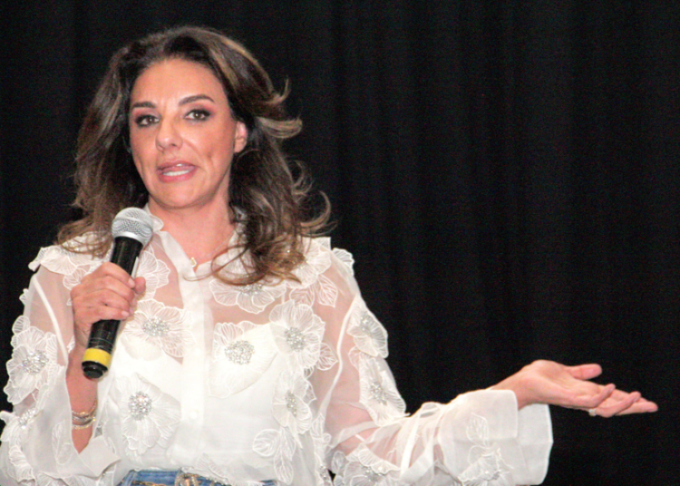 Vale la pena vivir en democracia: Lourdes Mendoza