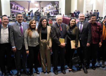 Gobernador Céspedes asiste a reunión nacional del sistema IMSS Bienestar