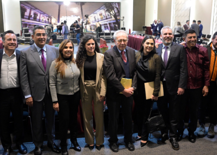 Gobernador Céspedes asiste a reunión nacional del sistema IMSS Bienestar
