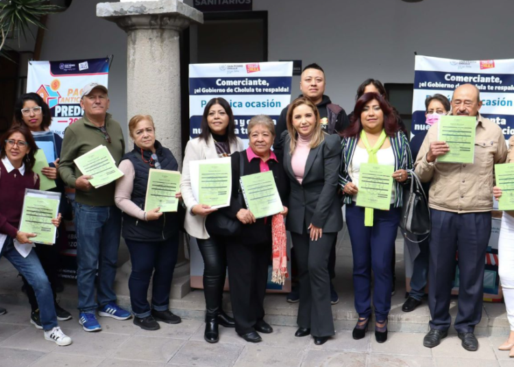 Paola Angon entrega 30 licencias más a comercios que aprovecharon 85% de descuento
