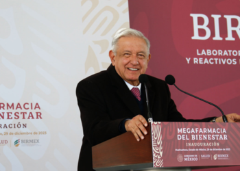 AMLO niega falta de medicamentos en Megafarmacia del Bienestar