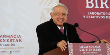 AMLO niega falta de medicamentos en Megafarmacia del Bienestar