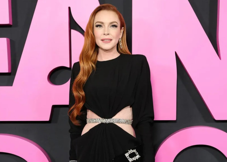 Lindsay Lohan sorprende en alfombra rosa de ‘Chicas Pesadas’