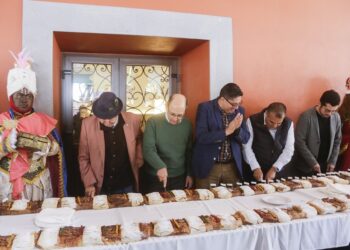 Restaurante Royalty reparte Rosca de Reyes de 10 metros