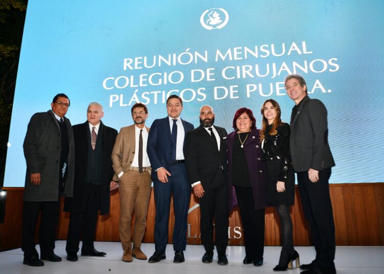 Reconoce gobierno de Puebla labor de cirujanos plásticos