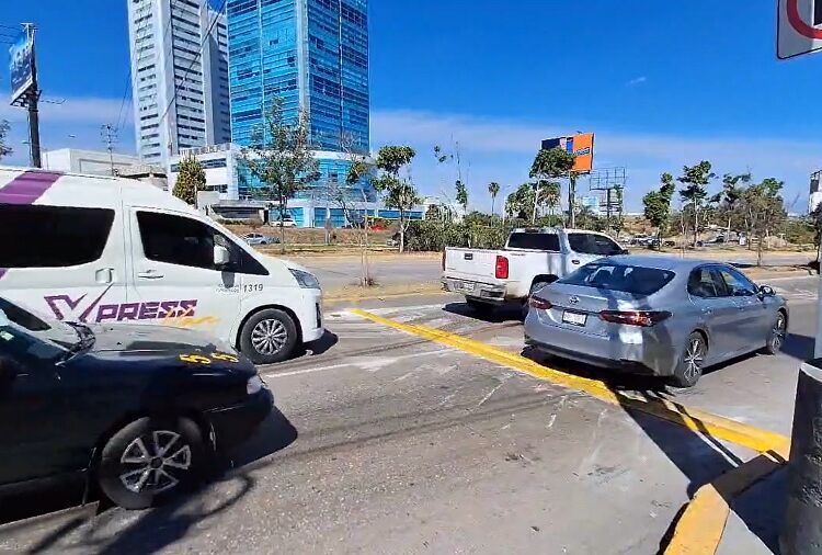 Retirarán mañana tope no autorizado en lateral de Vía Atlixcáyotl