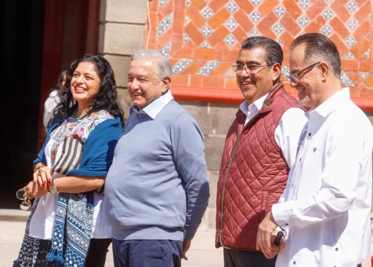 AMLO reconoce a Sergio Salomón “sin hacerle la barba”