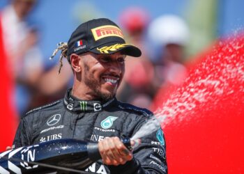Es oficial, Lewis Hamilton correrá para Ferrari en 2025