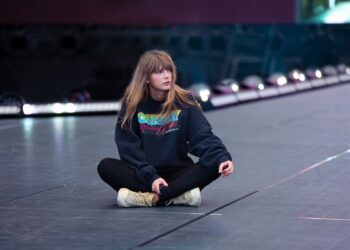 Taylor Swift dona 100 mil dólares a familia de mujer asesinada en desfile de Chiefs