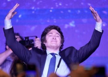 Diputados argentinos regresan reformas de Milei