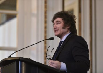 Javier Milei prohíbe uso de lenguaje inclusivo en Argentina