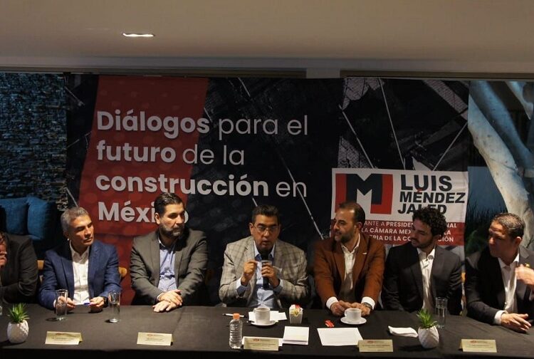 Céspedes se reúne con afiliados de la CMIC