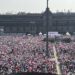 Ciudadanos asisten a Marcha por la Democracia