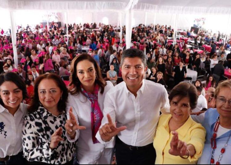 Asociaciones civiles reúnen más de 3 mil mujeres en Foro para hablar de salud, economía y seguridad