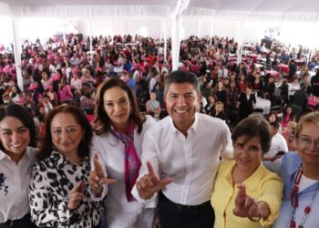 Lalo asiste a foro ‘El Poder de las Mujeres’