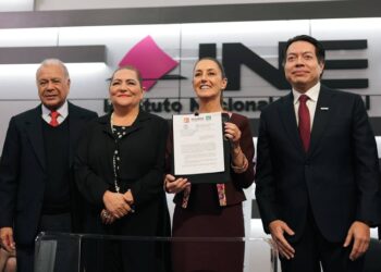 Sheinbaum se registra ante el INE como candidata a la Presidencia