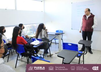 Gobierno estatal beneficia con mobiliario a estudiantes de bachillerato del IEDEP