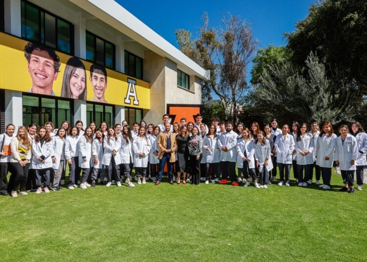 Alumnos Anáhuac Puebla reciben charla sobre VIH e inmunonutrición