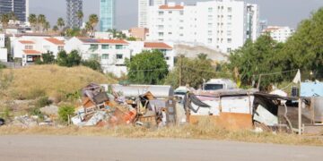 Piden frenar tiradero de escombro y basura a cuenca del río Atoyac