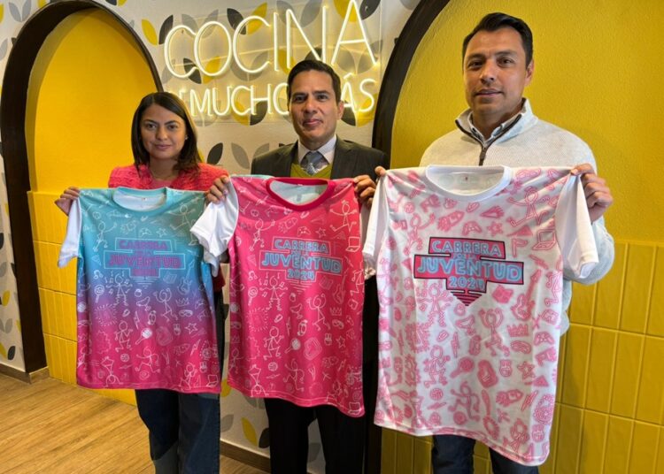 Presentan playera conmemorativa de Carrera por la Juventud 2024