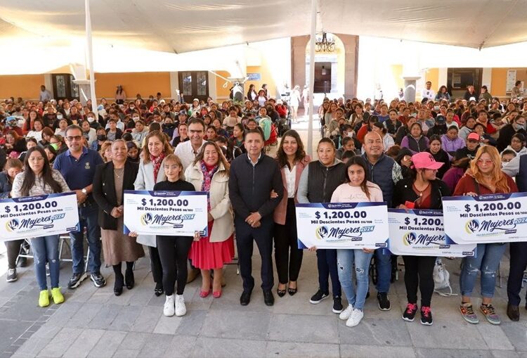 Mundo Tlatehui entrega mil apoyos del programa «Mujeres trabajadoras con futuro»
