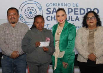 Paola Angón contribuye a economía de mujeres cholultecas