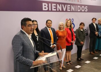 Puebla brinda mejores condiciones a estudiantes: Sergio Salomón