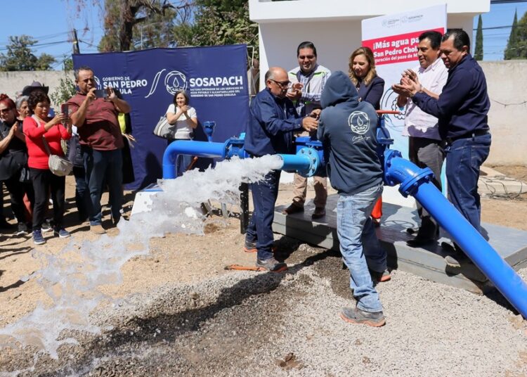 Paola Angón entrega nuevo pozo en Momoxpan