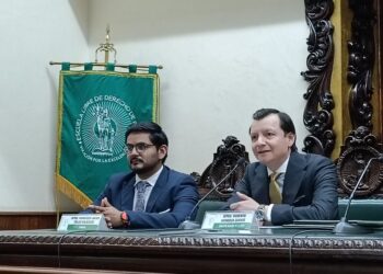 Imparten conferencia sobre actividades vulnerables al lavado de dinero