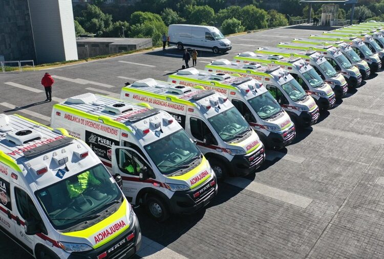 Céspedes preside entrega de 23 ambulancias y 5 mastógrafos