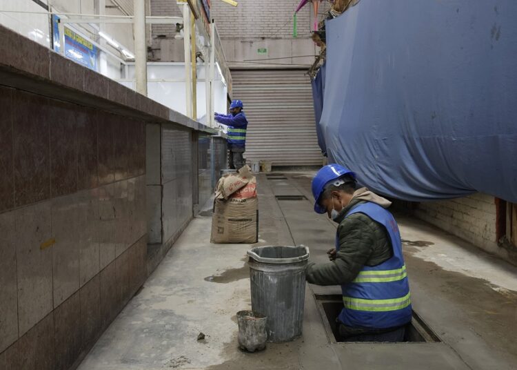 Ayuntamiento evalúa obras de mantenimiento preventivo en mercados