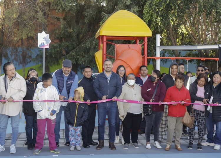Adán Domínguez entrega nuevo espacio público en Galaxia Castillotla