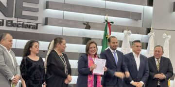Xóchitl Gálvez se registra como candidata presidencial de la oposición ante el INE
