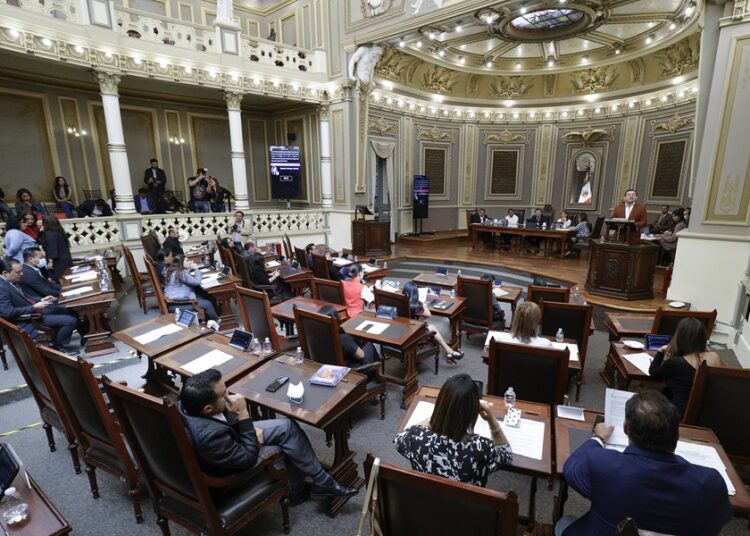 Aprueban creación del grupo plural en el Congreso