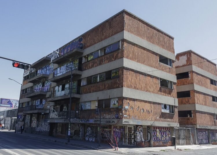 Piden a propietario de edificio ubicado en 11 Sur y 7 Pte debe reparar fachada o recibirá sanción