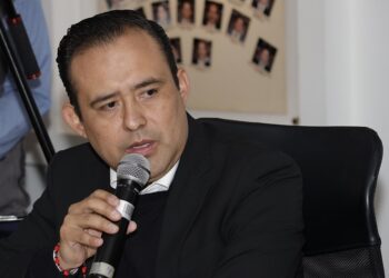 Diputados sin partido no podrán conformar grupo plural en Congreso