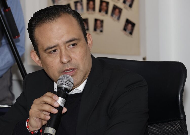 Diputados sin partido no podrán conformar grupo plural en Congreso
