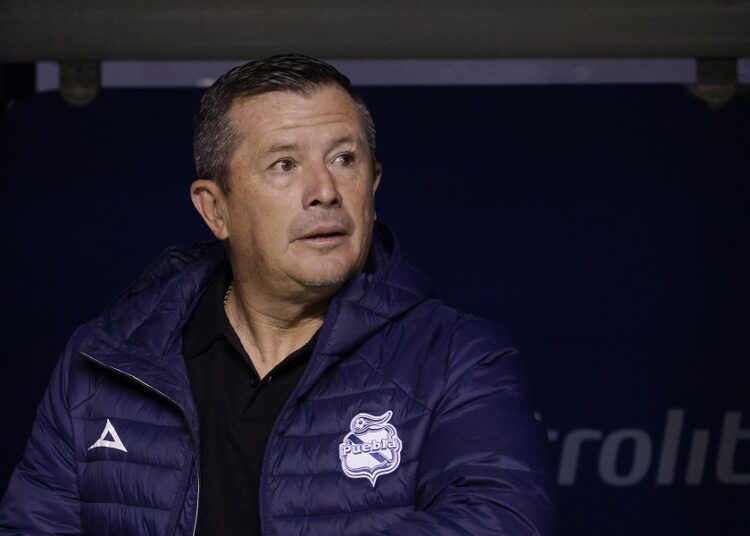 Carbajal deja de ser técnico de Club Puebla