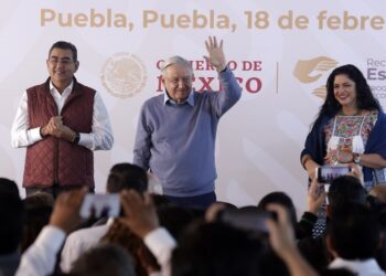 Entrega López Obrador obras del patrimonio cultural de Puebla