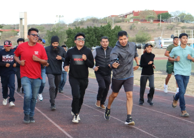 El deporte ayuda a la salud y seguridad: Lalo Rivera