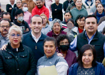 Habitantes de la Romero Vargas dialogan con Mario Riestra