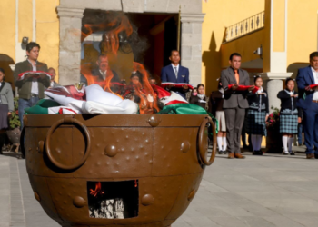 Tlatehui asiste a Ceremonia de Incineración de Banderas